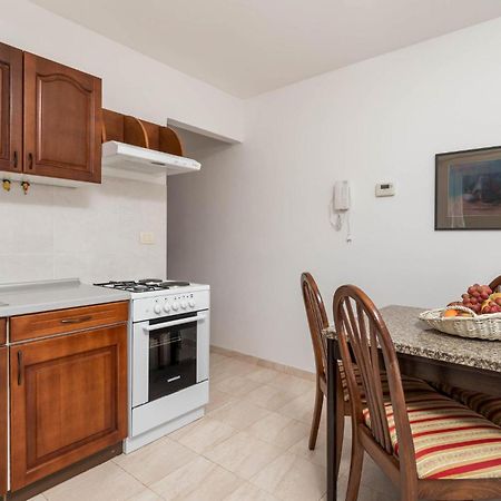 1 Bedroom Cozy Apartment In Ičići Kültér fotó