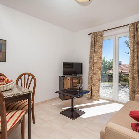 1 Bedroom Cozy Apartment In Ičići Kültér fotó