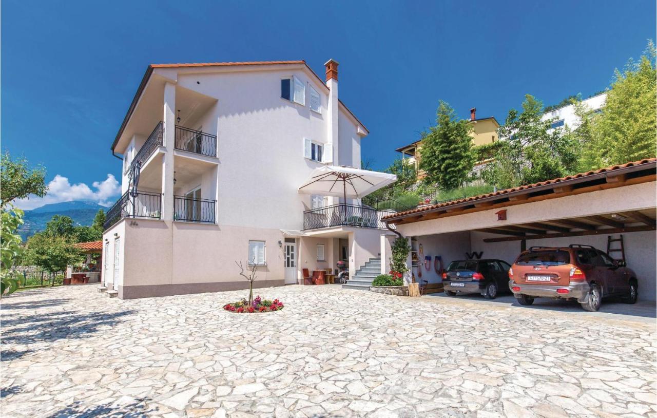 1 Bedroom Cozy Apartment In Ičići Kültér fotó