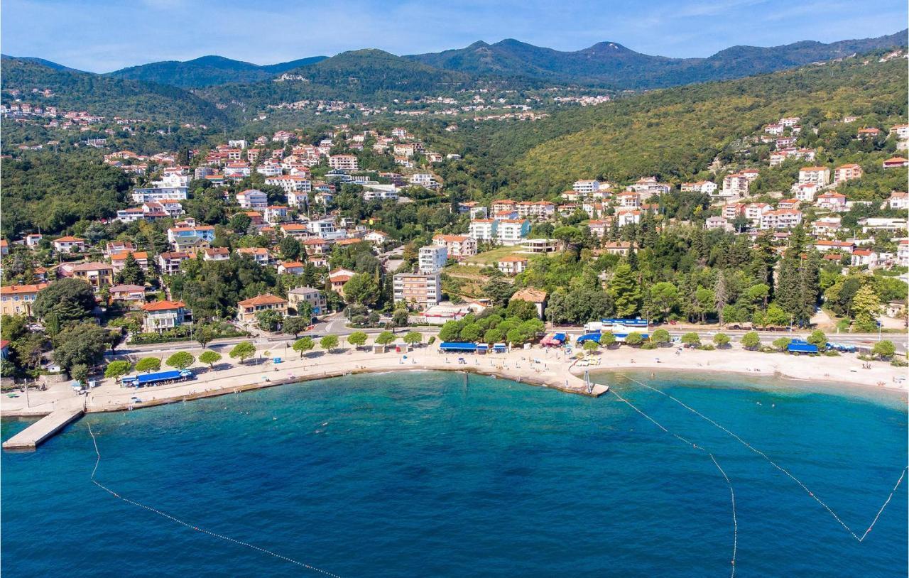 1 Bedroom Cozy Apartment In Ičići Kültér fotó