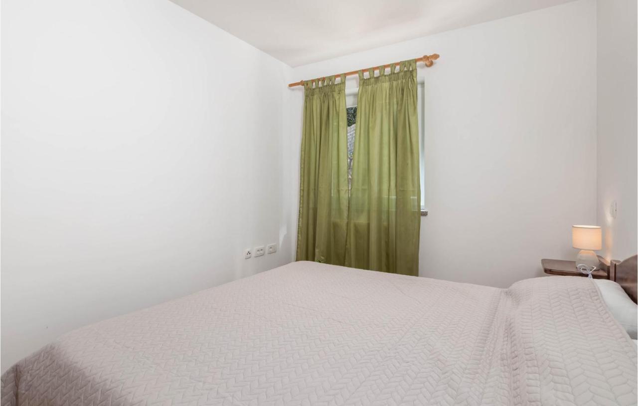 1 Bedroom Cozy Apartment In Ičići Kültér fotó