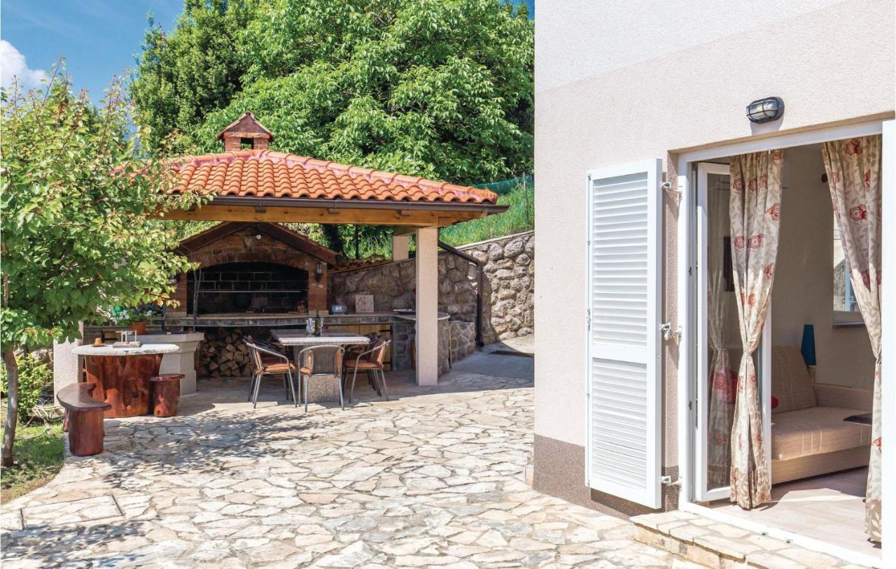 1 Bedroom Cozy Apartment In Ičići Kültér fotó