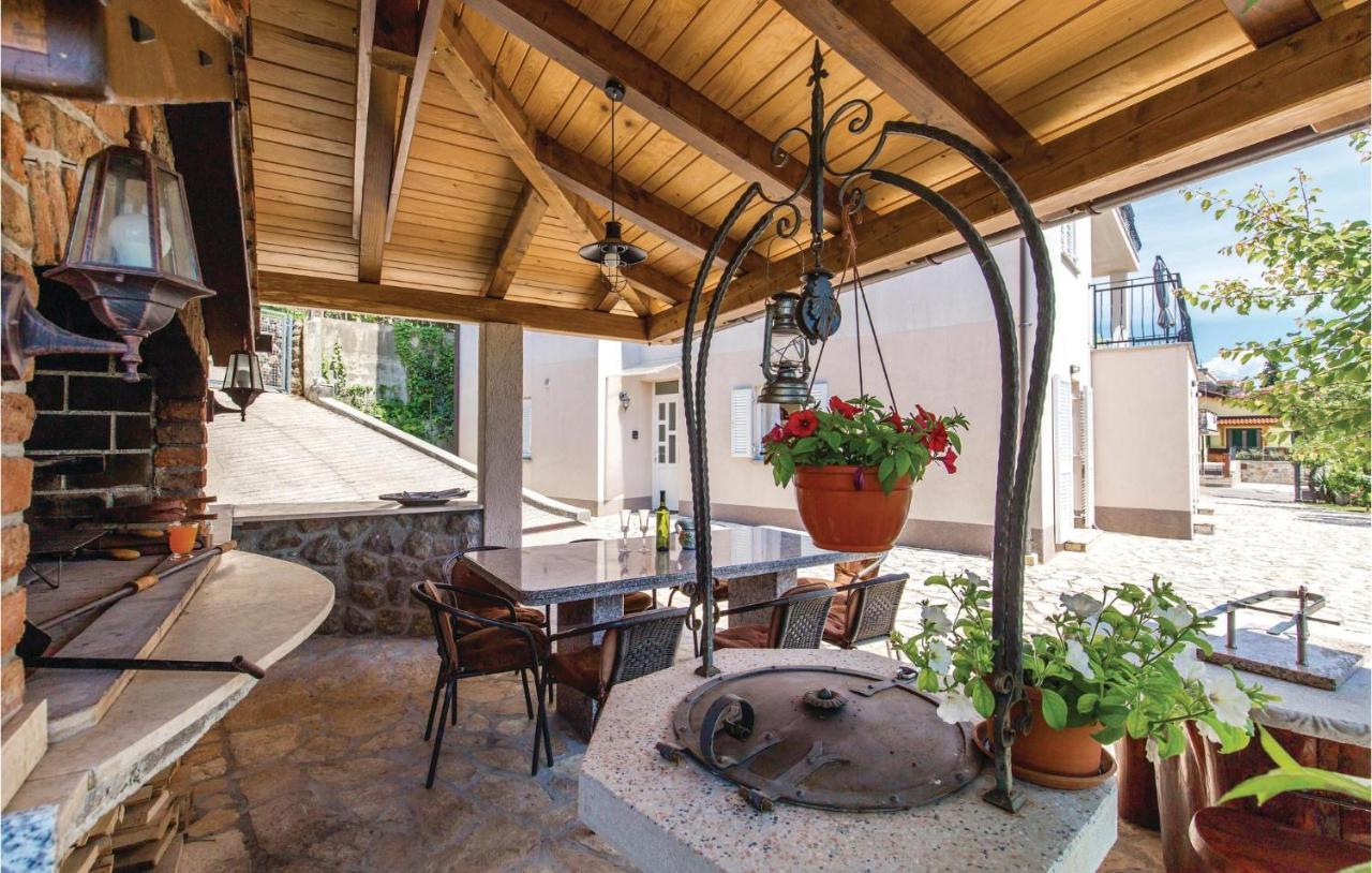 1 Bedroom Cozy Apartment In Ičići Kültér fotó
