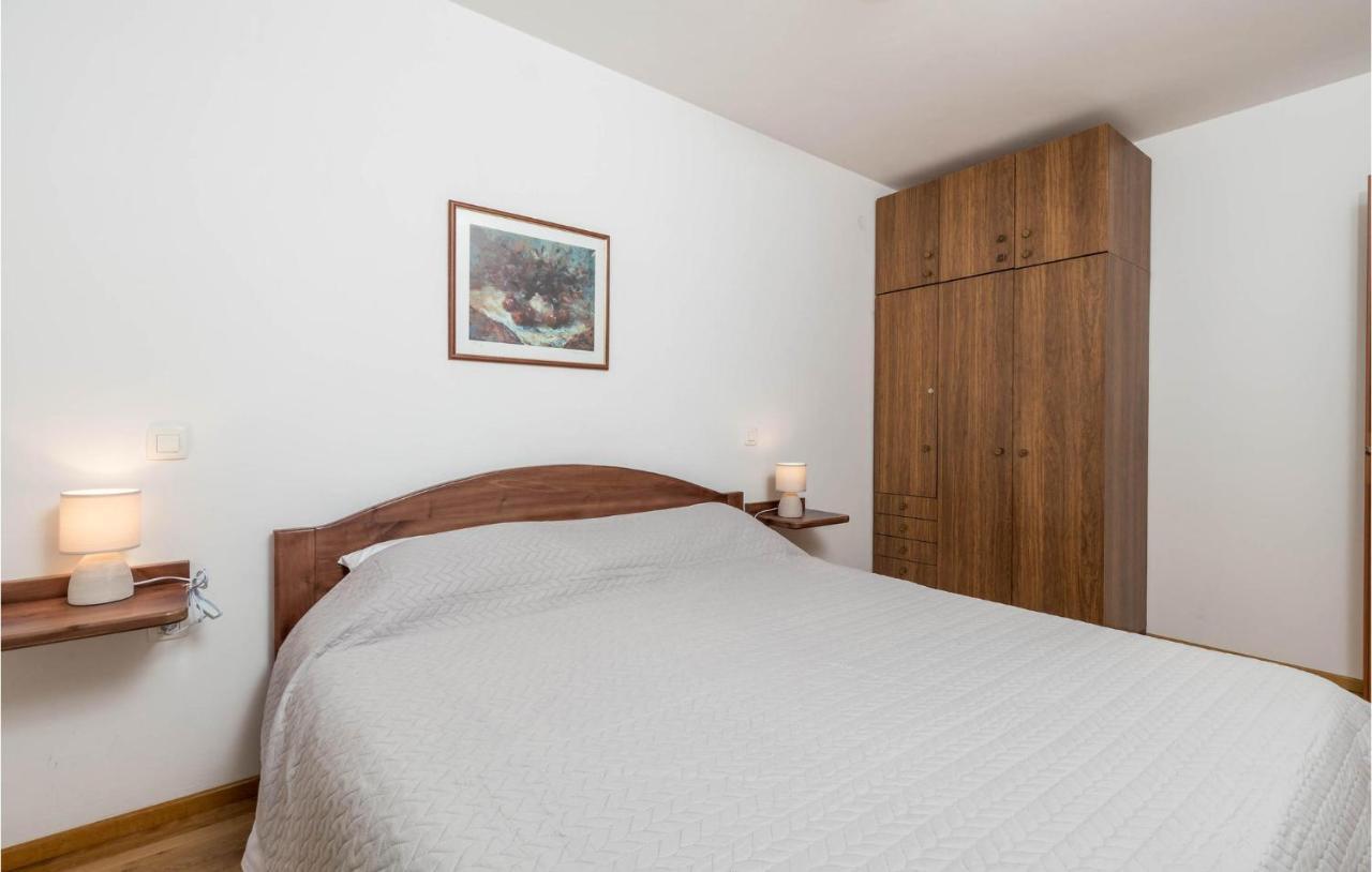 1 Bedroom Cozy Apartment In Ičići Kültér fotó