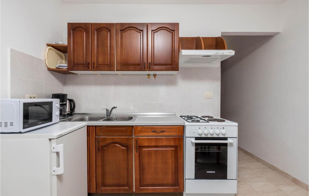 1 Bedroom Cozy Apartment In Ičići Kültér fotó