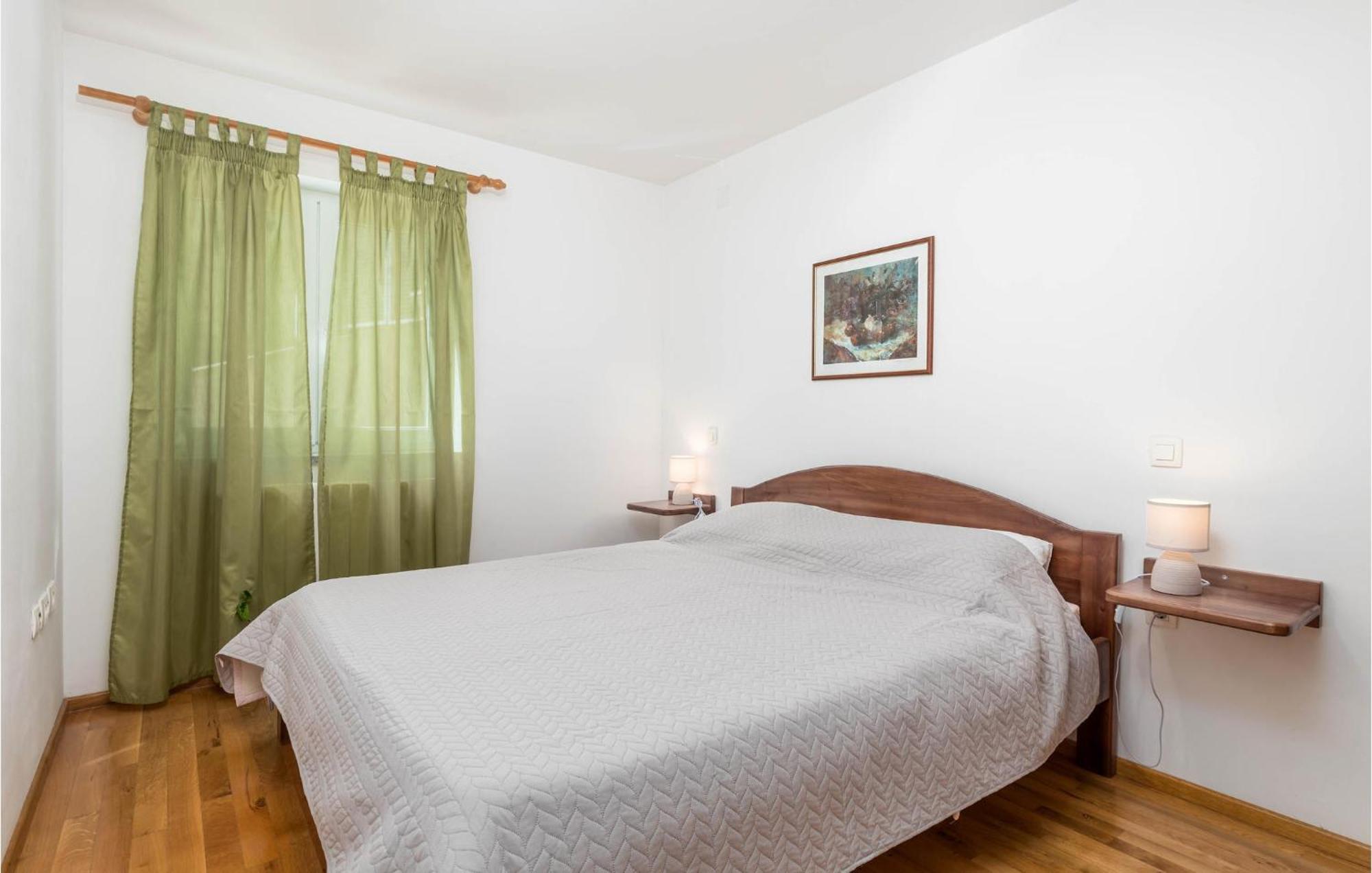 1 Bedroom Cozy Apartment In Ičići Kültér fotó
