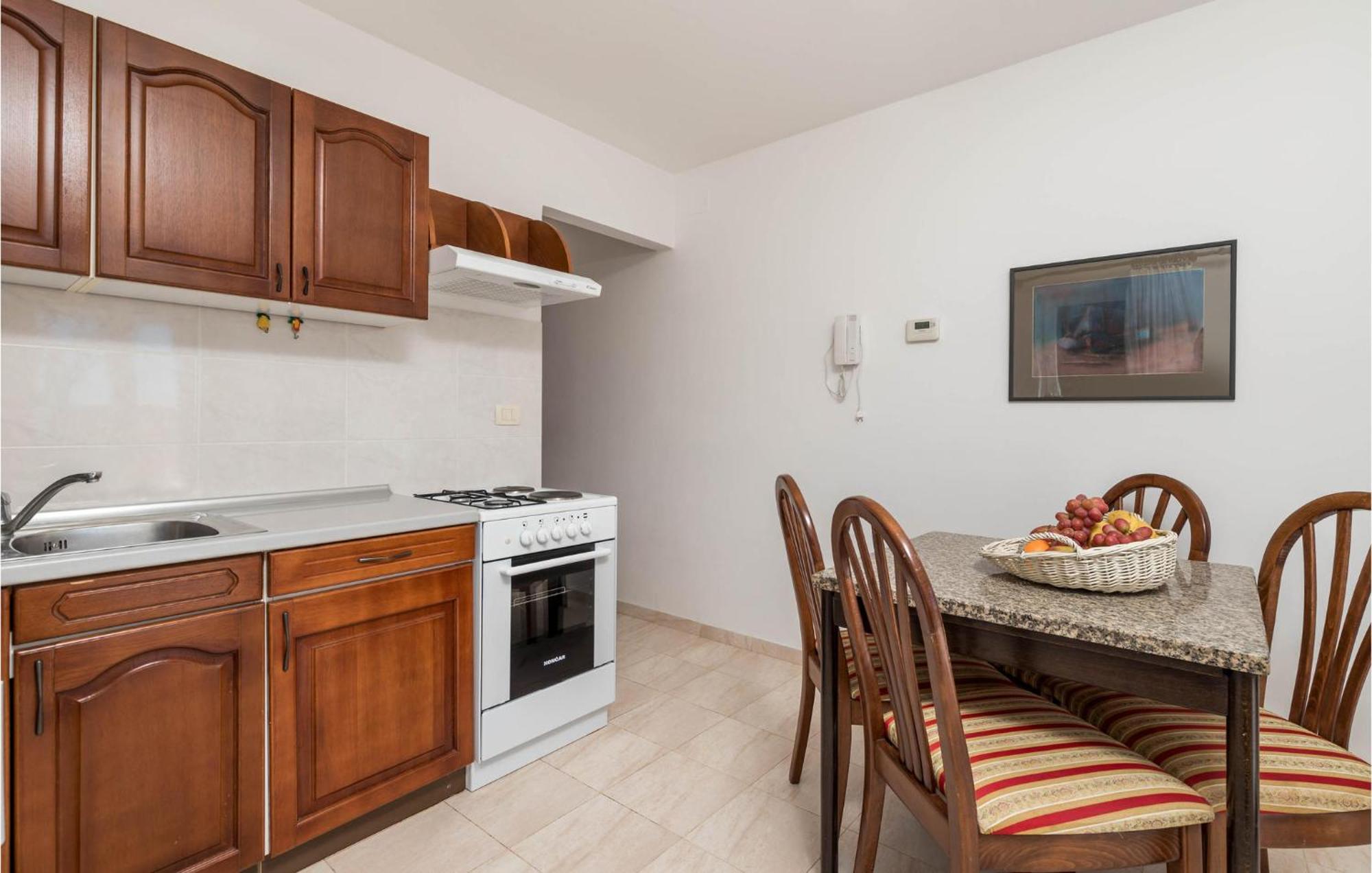 1 Bedroom Cozy Apartment In Ičići Kültér fotó