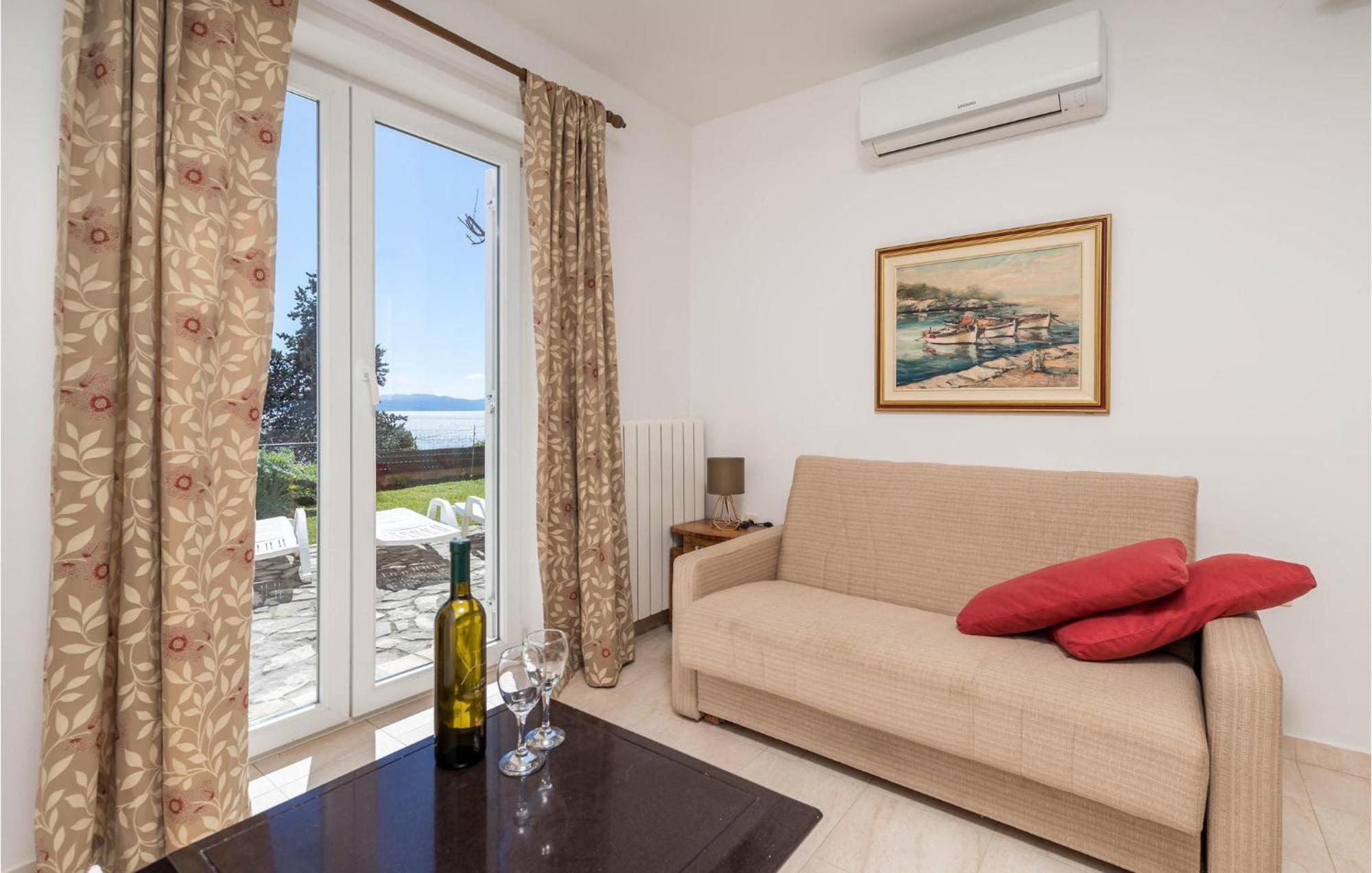 1 Bedroom Cozy Apartment In Ičići Kültér fotó